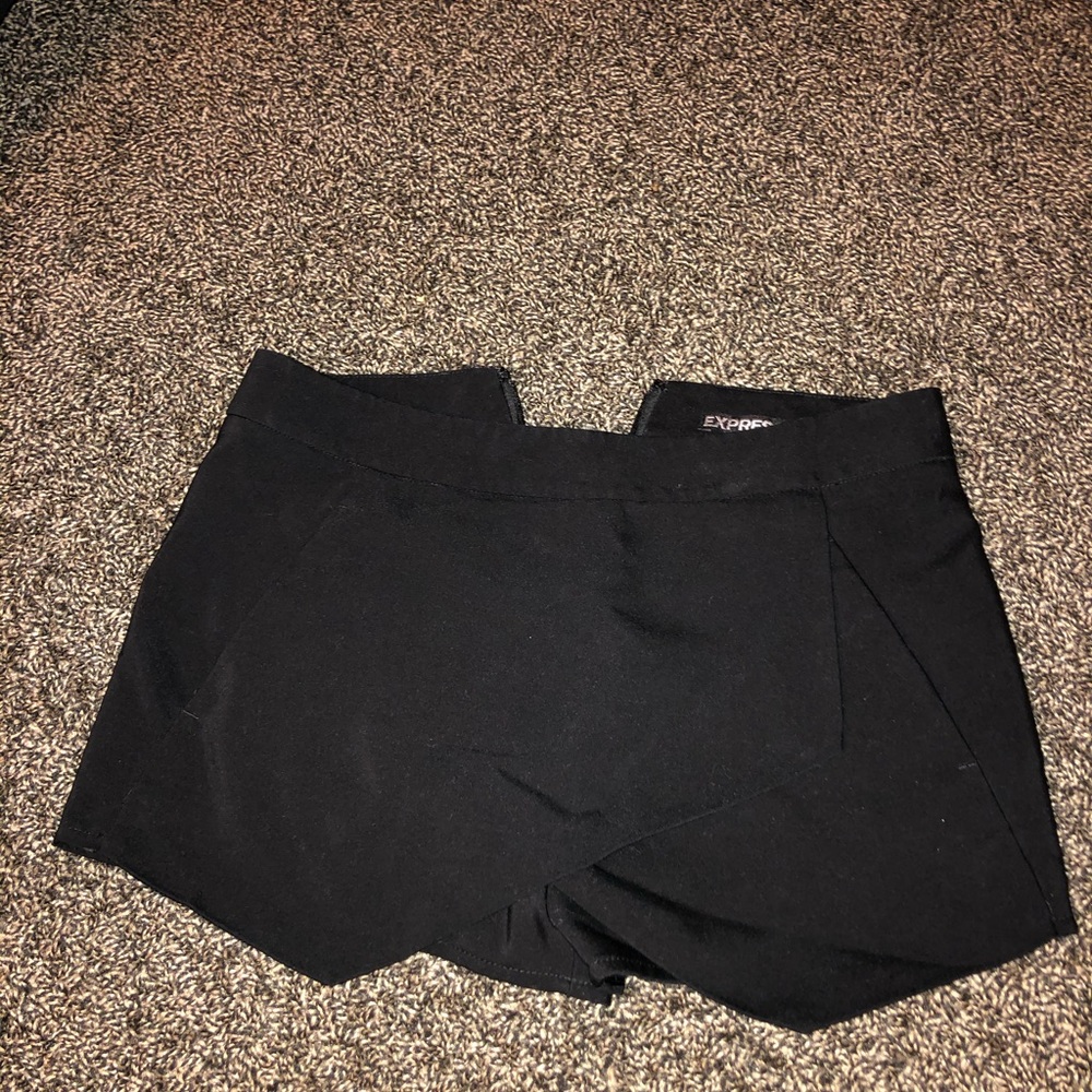 EXPRESS cute black shorts with a skirt like front.